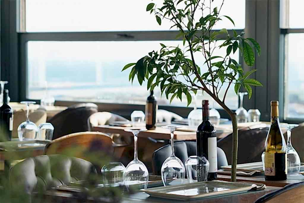 Lotiz Lounge rooftop dining in Bakı Old City
