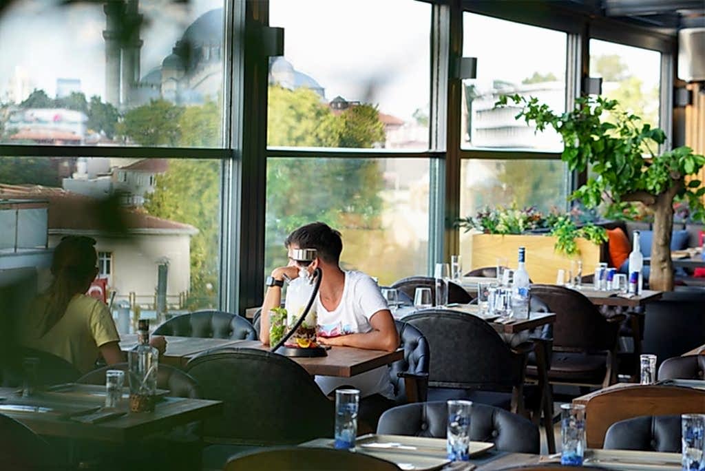 Lotiz Lounge rooftop dining in Bakı Old City
