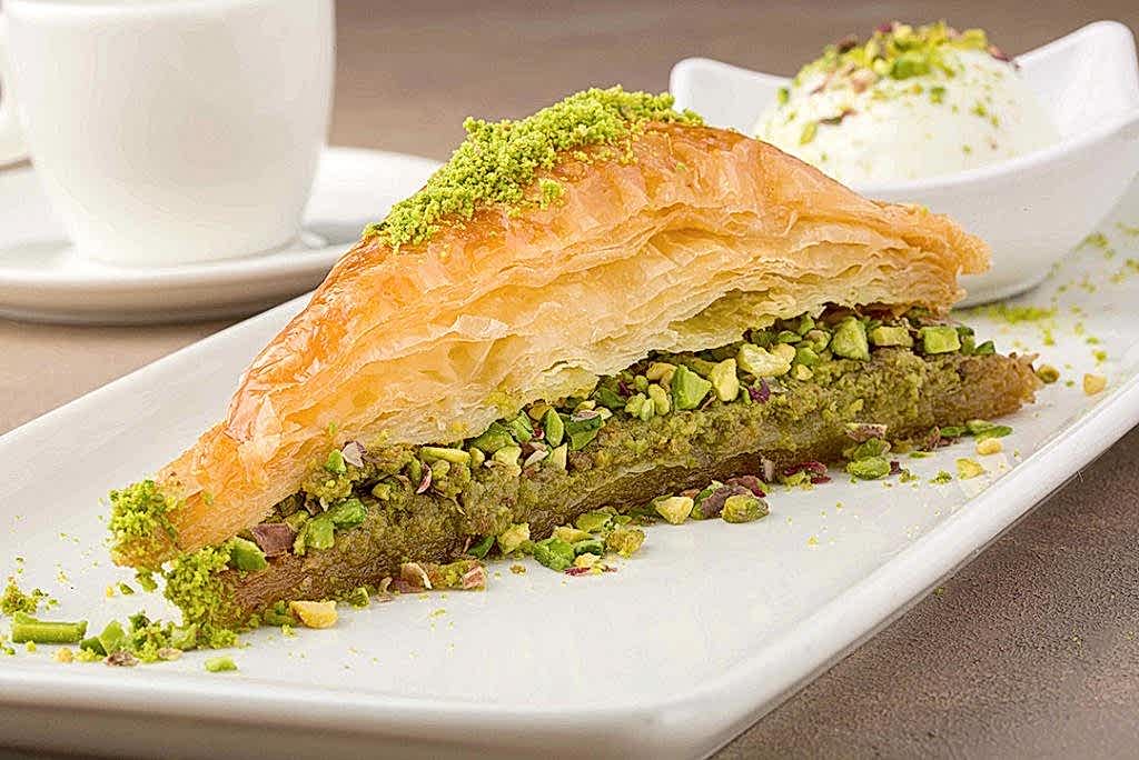Loti Restaurant & Bar dining in Sultanahmet Bakı