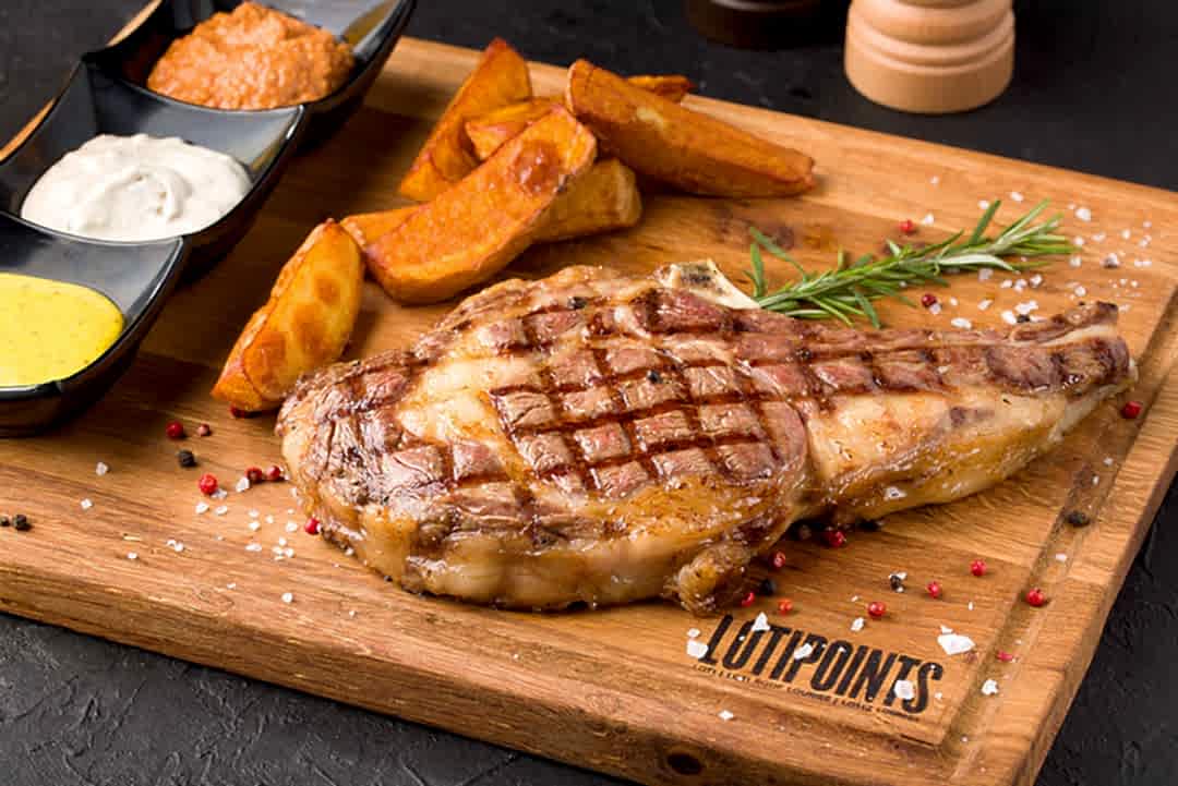 Loti Restaurant & Bar dining in Sultanahmet Bakı