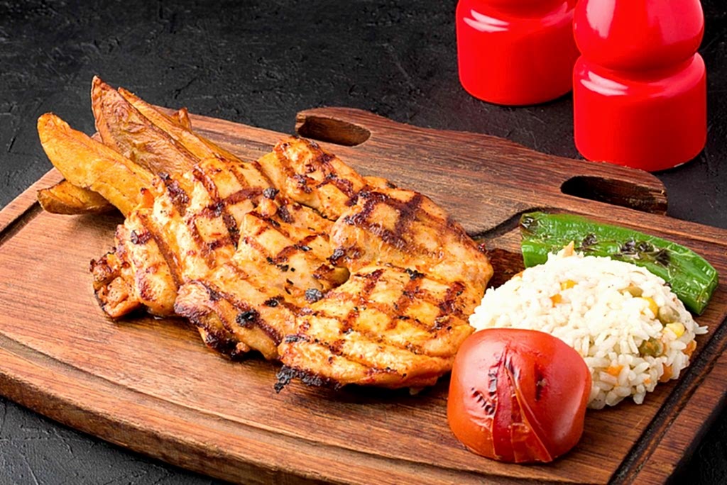 Loti Restaurant & Bar dining in Sultanahmet Bakı