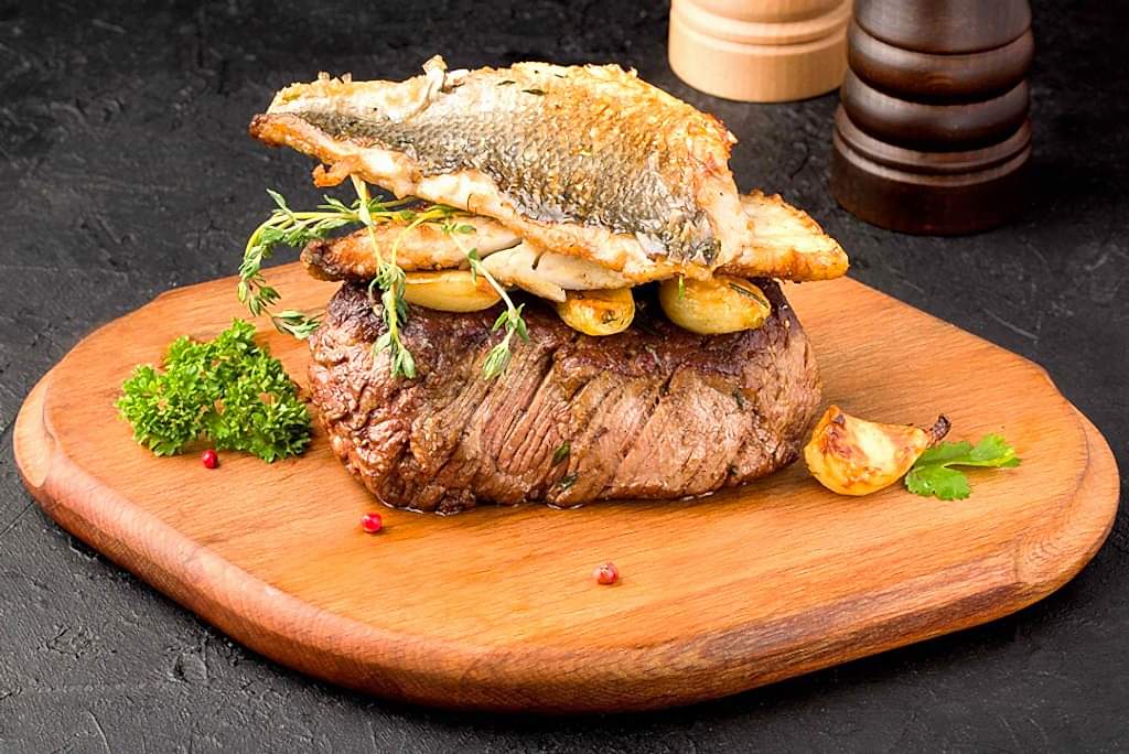 Loti Restaurant & Bar dining in Sultanahmet Bakı