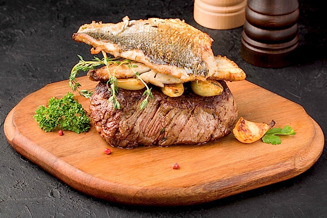 Loti Restaurant & Bar dining in Sultanahmet Bakı
