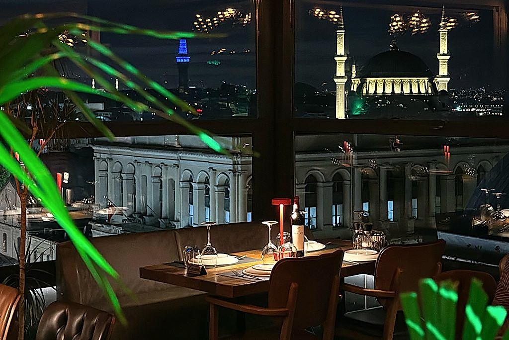 Loti Roof Lounge rooftop restaurant in Sultanahmet