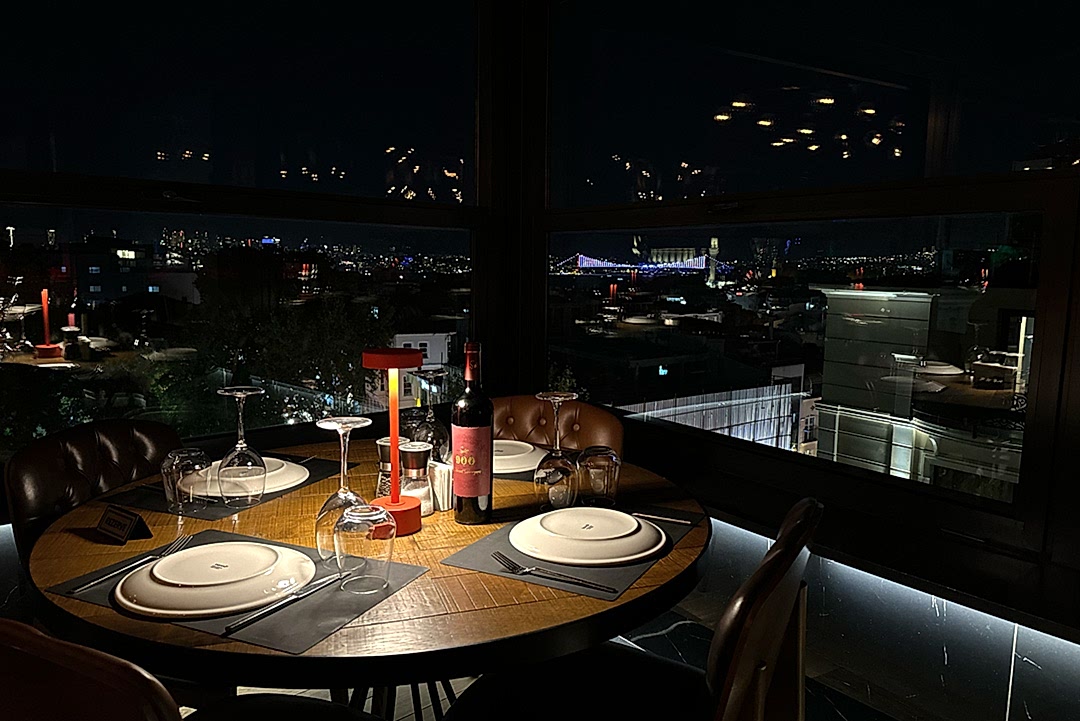 Loti Roof Lounge rooftop restaurant in Sultanahmet