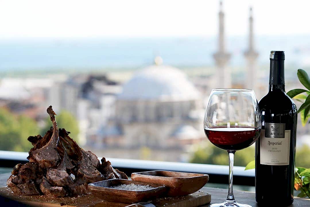 Lotiz Lounge rooftop dining in Bakı Old City