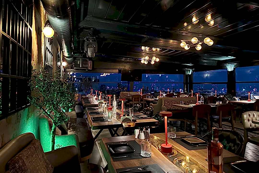 Lotiz Lounge rooftop dining in Bakı Old City