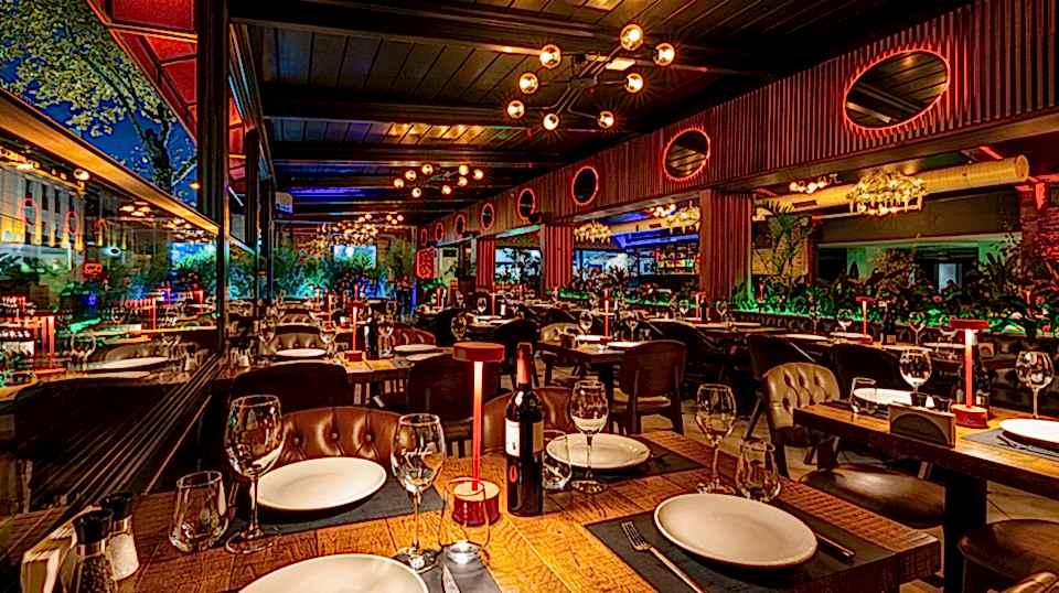 Loti Restaurant dining in Sultanahmet Bakı Old City