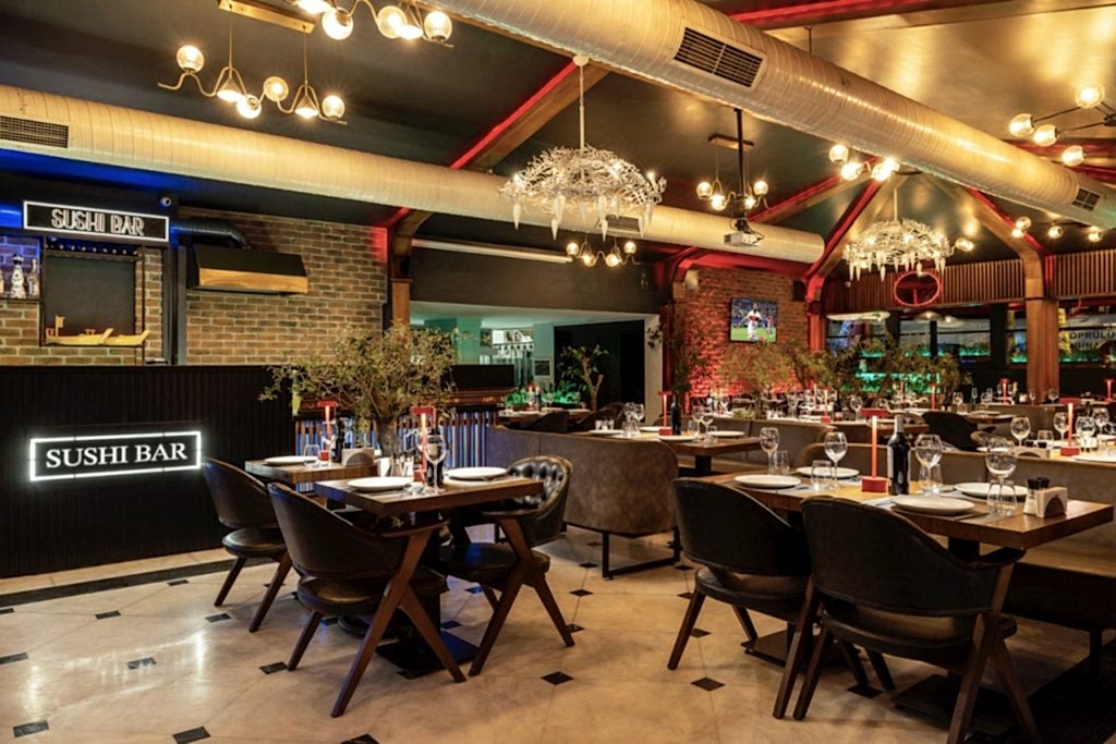 Loti Restaurant & Bar dining in Sultanahmet Bakı