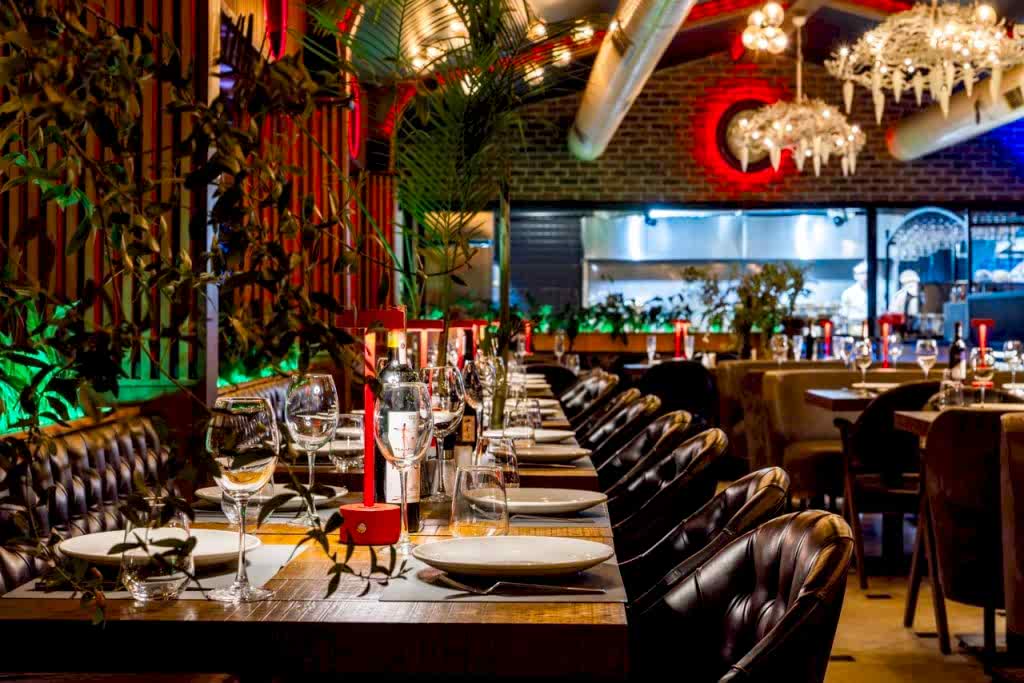 Loti Restaurant & Bar dining in Sultanahmet Bakı