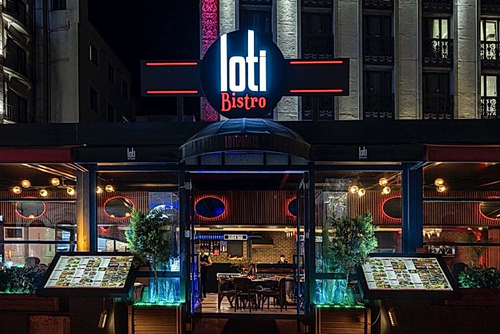 Loti Restaurant & Bar dining in Sultanahmet Bakı