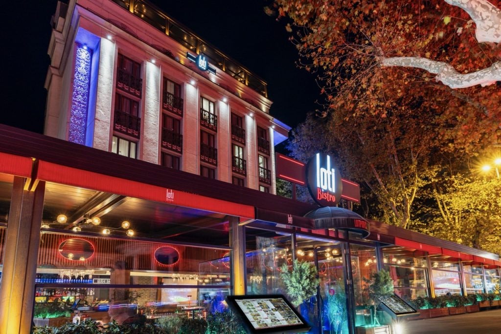 Loti Restaurant & Bar dining in Sultanahmet Bakı