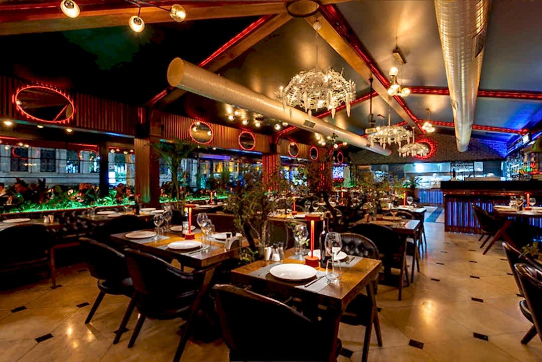 Loti Restaurant & Bar dining in Sultanahmet Bakı