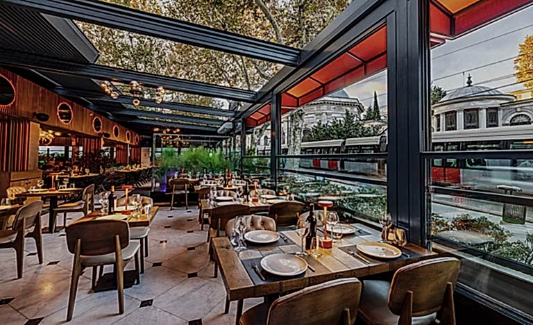 Loti Restaurant & Bar dining in Sultanahmet Bakı