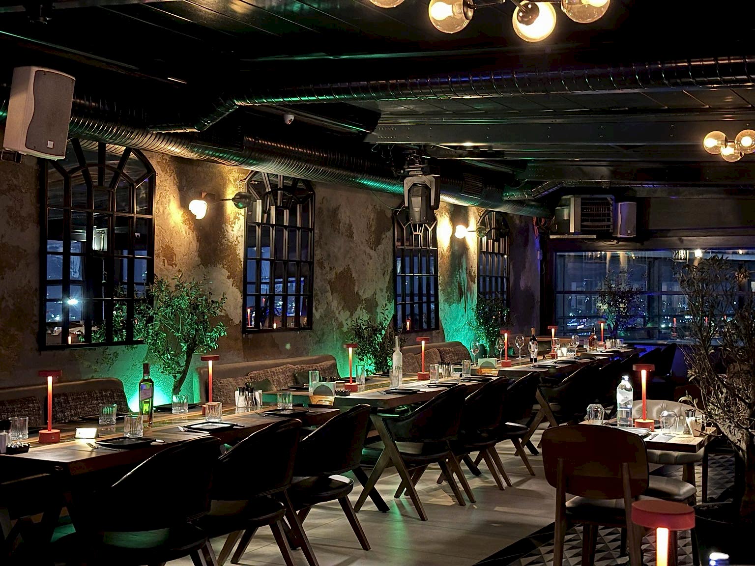 Lotiz Lounge rooftop dining room in Bakı Old City