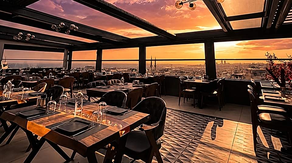 Lotiz Lounge evening rooftop atmosphere in Bakı